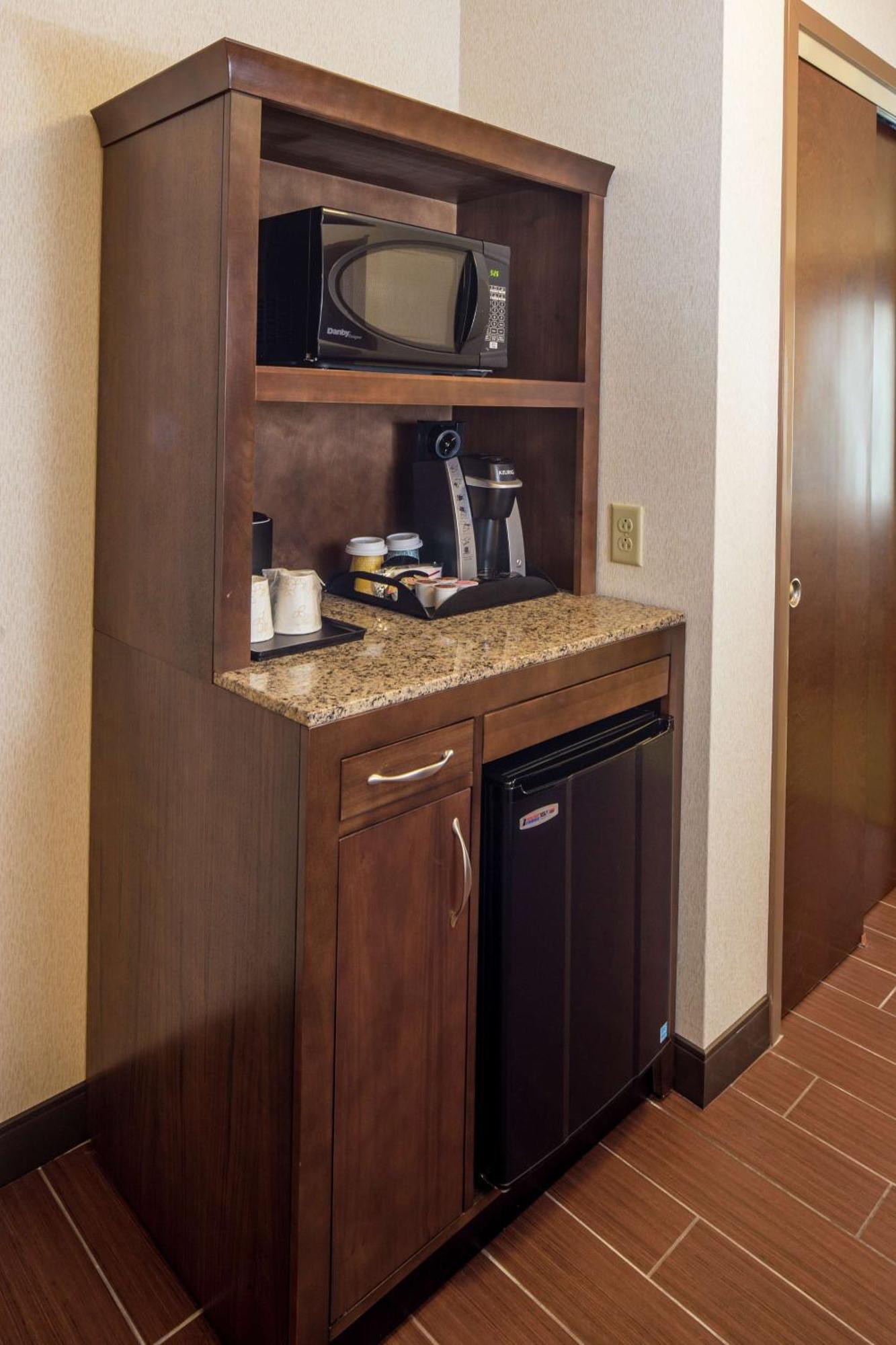Hilton Garden Inn Uniontown Εξωτερικό φωτογραφία